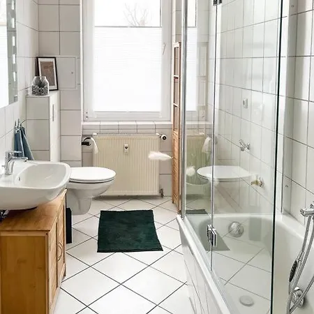 Bali Style Mit High Speed Wlan Und Gratis Parkplatz Apartamento Gera